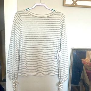 Brand-new sweater size medium